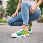 Fluid Modern Art Pattern Women’s Low Top Sneakers